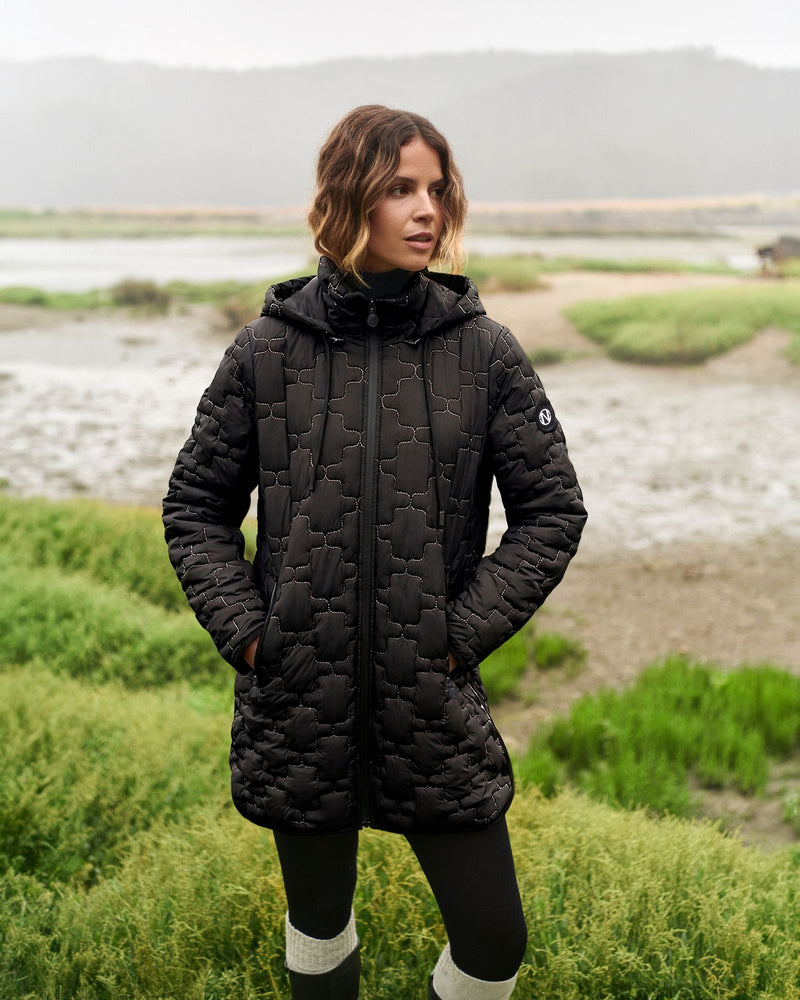 Parka acolchada negra en la marisma — Otoño/Invierno 26/27